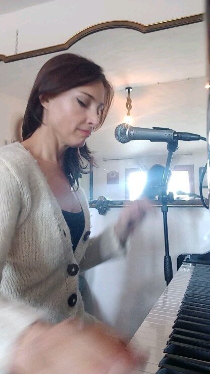 Instagram post from lisafrassi_official. This post is in position 2.