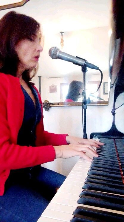 Instagram post from lisafrassi_official. This post is in position 1.